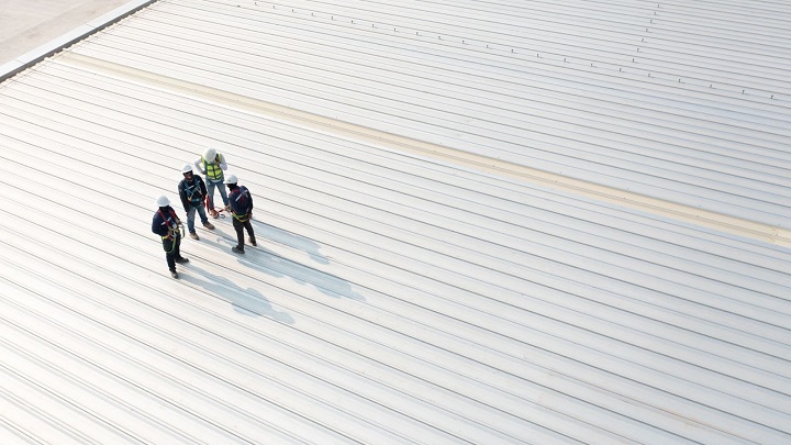 Commercial Roofing Companies in Chicago Worker Working in Roof